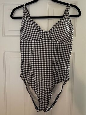 Time and Tru Black and White Gingham One-Piece Swimwear